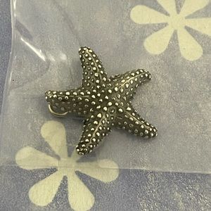 Adorable sterling silver starfish pendant